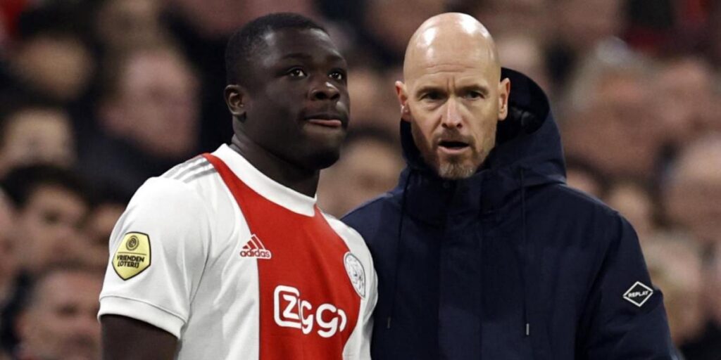 Ten Hag sondea el fichaje de Brian Brobbey