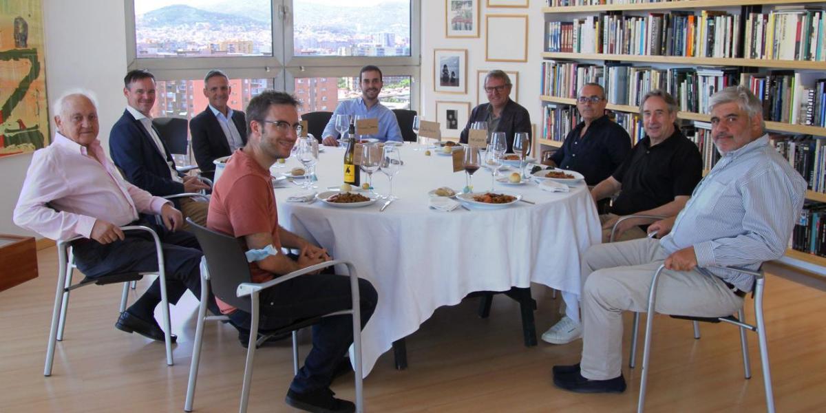 Tertulia y paella en Piramidón