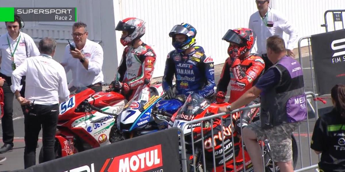 Triplete italiano ante la ausencia de Aegerter