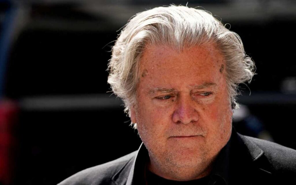 Trump permite que su aliado, Steve Bannon, testifique ante el Congreso