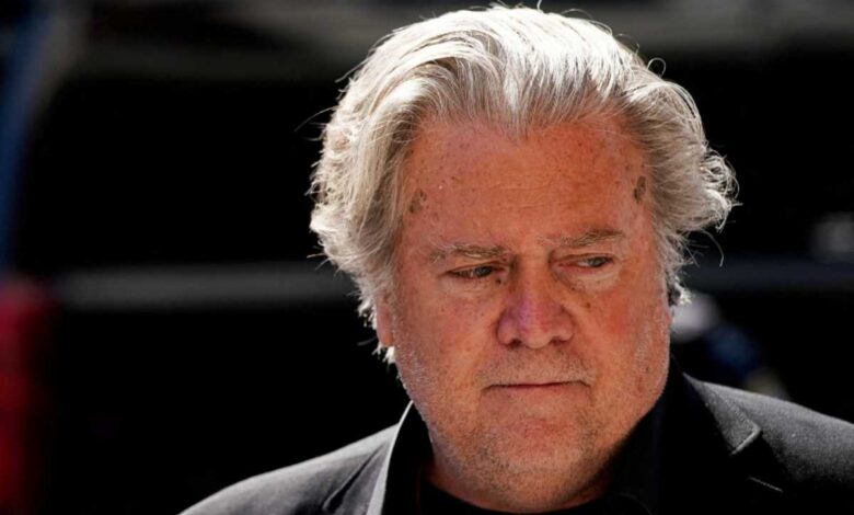Trump permite que su aliado, Steve Bannon, testifique ante el Congreso