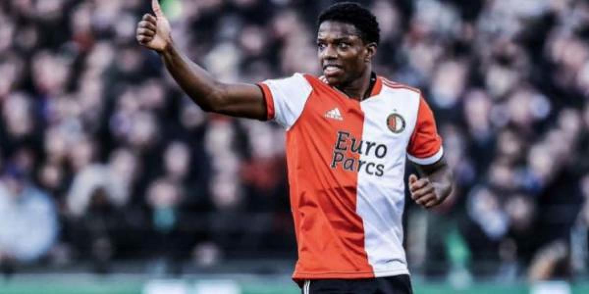 Tyrell Malacia, más cerca del Manchester United