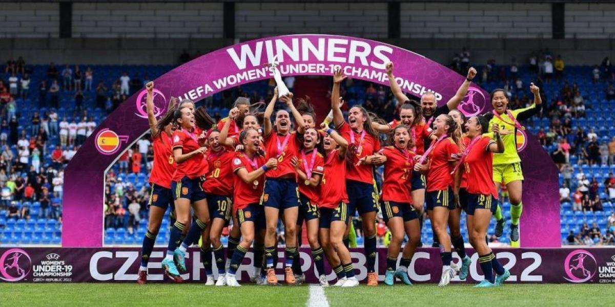 Un gol sobre la bocina da a España su cuarta corona europea (2-1)