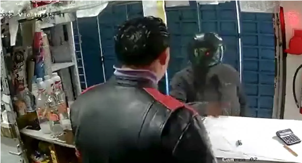 VIDEO: Graban extorsión; ‘vas a perder tu negocio mi chavo, lo vamos a quemar’, amenazan a comerciante