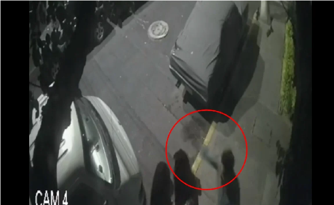 VIDEO: Hombre agrede con ladrillo a dos mujeres que se besaban en la calle