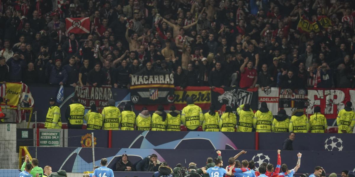 Vejó a hinchas del Man Utd, fue detenido y ha sido multado por 'abuso racista'