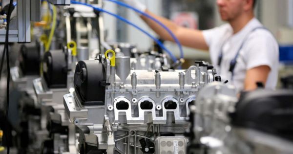 Vender al exterior y cobrar en dólares: cómo lo hacen pymes y emprendedores para escaparle al peso