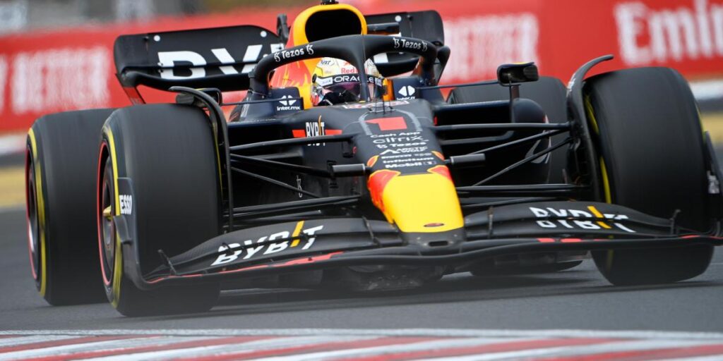 Verstappen gana tras otro desastre de Ferrari en Hungría
