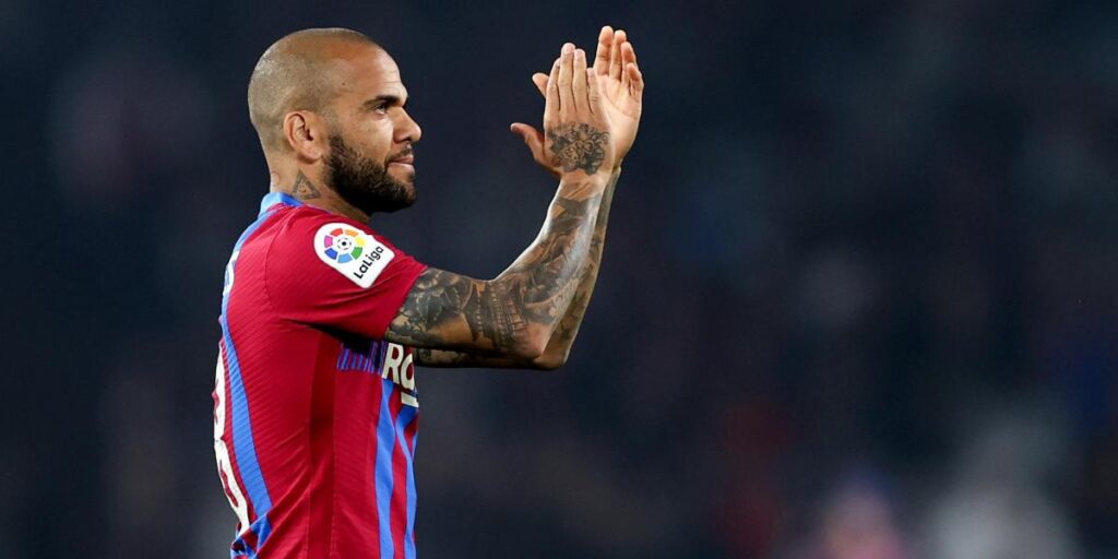 Vinculan a Dani Alves con los Pumas de México