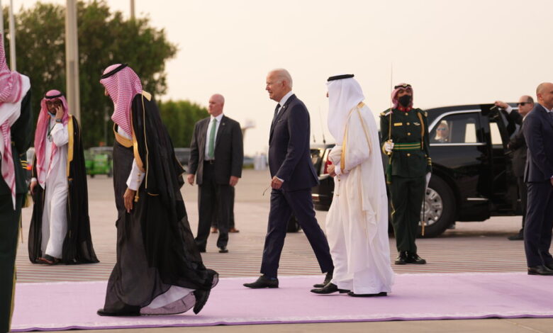 Visita de Biden a Arabia Saudita genera críticas y modestos acuerdos