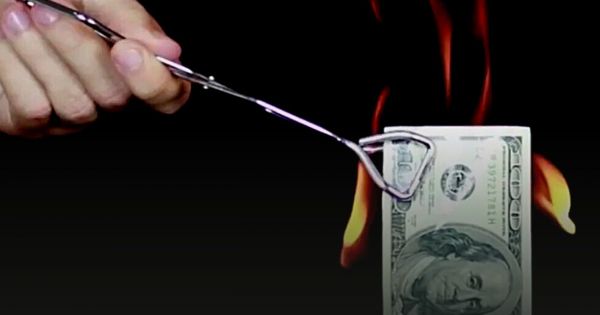 Vuela el dólar blue y hacer puré ya deja más que un IFE: qué es “Auxiliar Verificación”, la app que maneja la City para prevenir su desplome