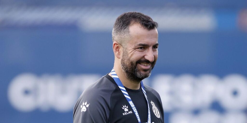 "AQUÍ LA ÚNICA ESTRELLA ES EL EQUIPO"