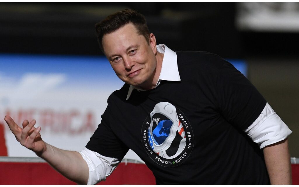 ¡Era una broma!.. Elon Musk confirma que no comprará al Manchester United | Tuit