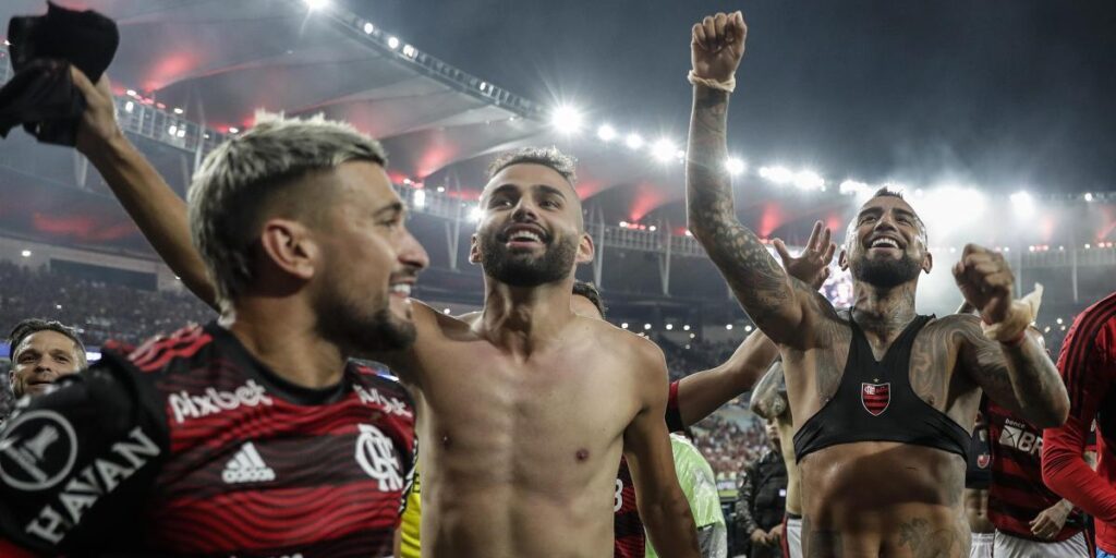 1-0: Flamengo y Vidal ni se despeinan para liquidar a Corinthians