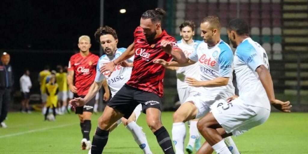 1-1: El Mallorca planta cara al Nápoles