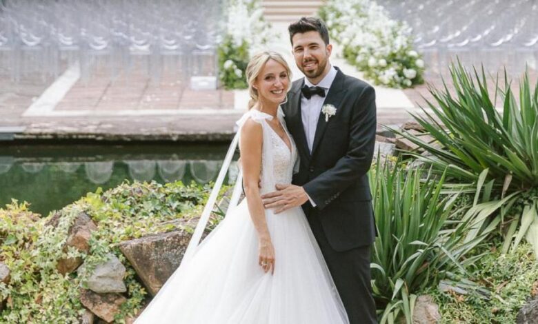 150 horas para crear el vestido con el que Cristina Urbi se casó con Willyrex