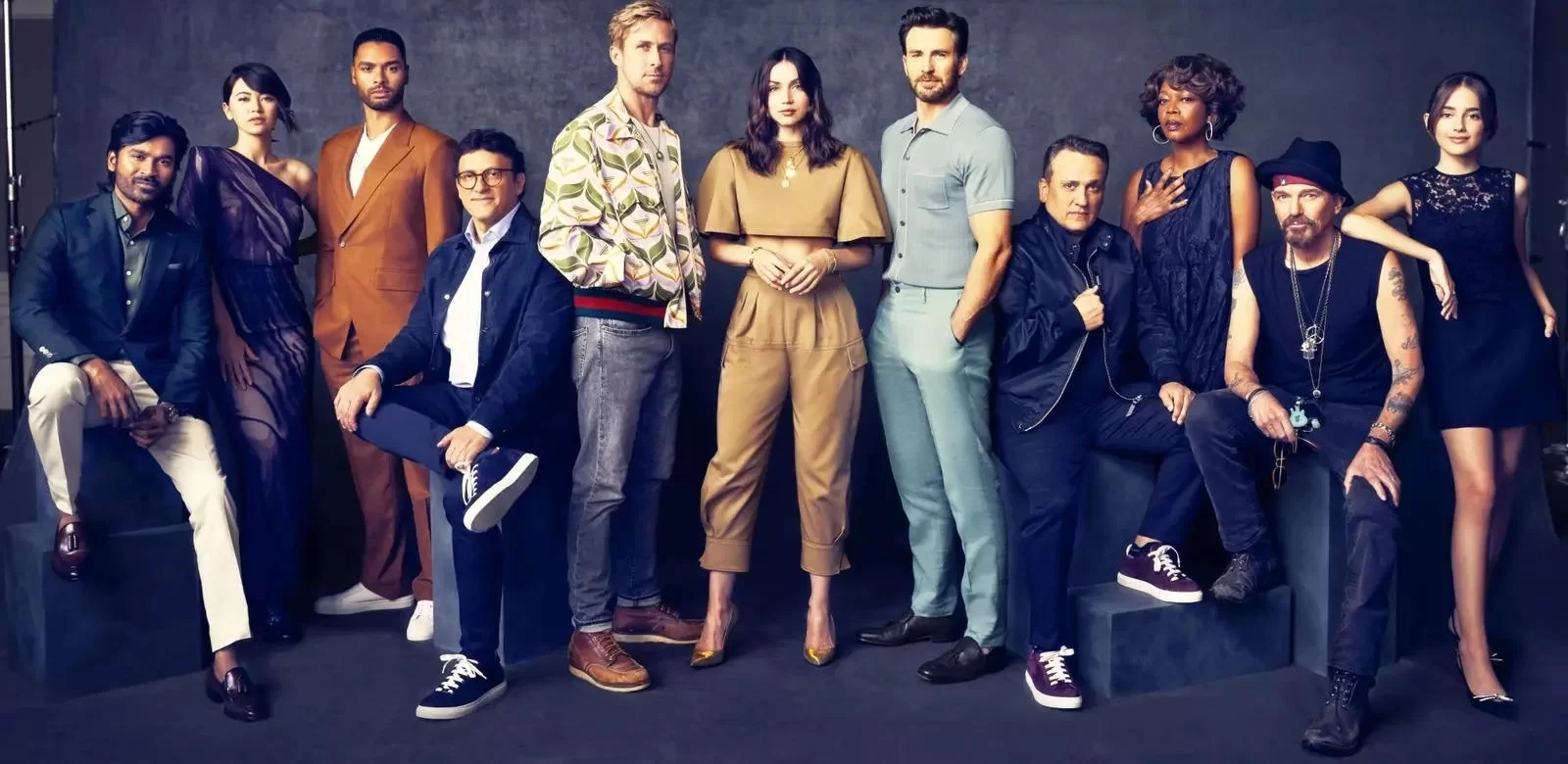 dhanush con el elenco del hombre gris