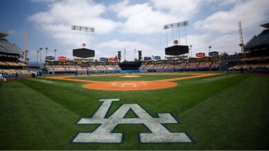 Tras el anuncio de la muerte de Vin Scully, Dodgers vencen a Gigantes 9-5