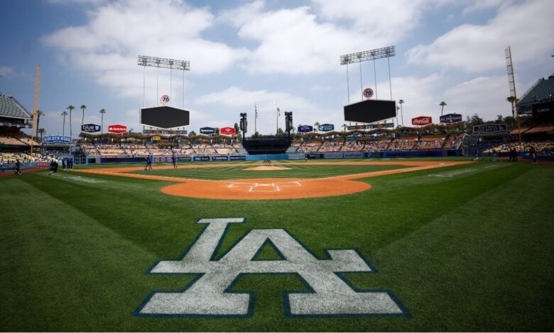 Tras el anuncio de la muerte de Vin Scully, Dodgers vencen a Gigantes 9-5