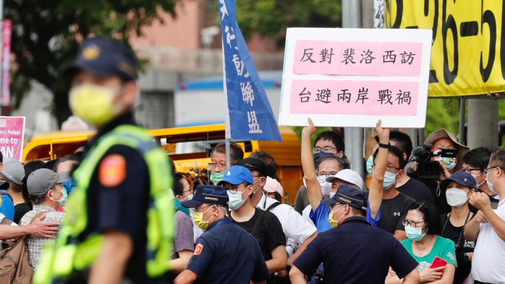 Hackean pantallas en lugares públicos de Taiwán con insultos a Nancy Pelosi