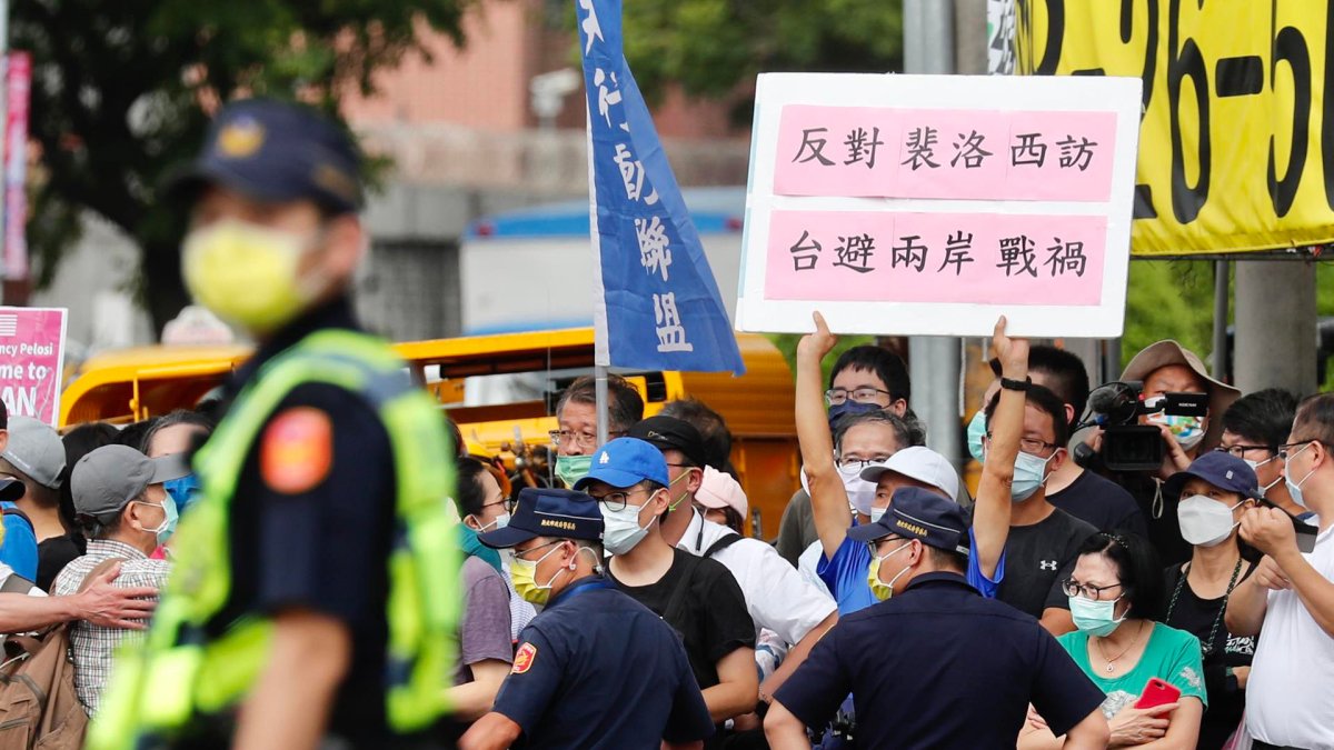 Hackean pantallas en lugares públicos de Taiwán con insultos a Nancy Pelosi