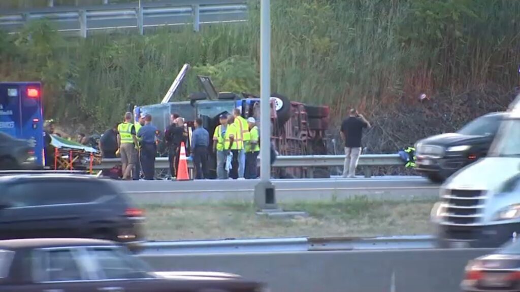 Accidente en el NJ Turnpike deja 2 muertos y varios heridos