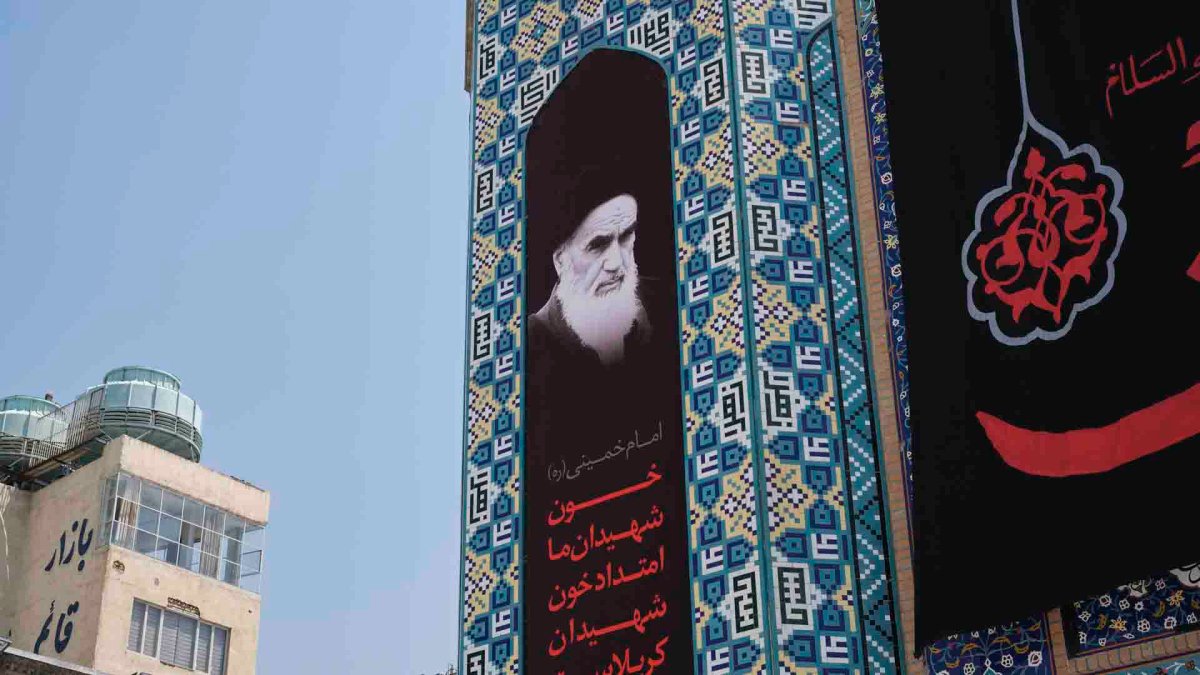 Ataque al escritor Salman Rushdie: Irán niega estar implicado