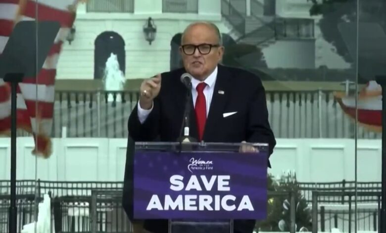 Rudolph Giuliani ahora es un “objetivo” en la investigación de interferencia electoral de Trump en Georgia