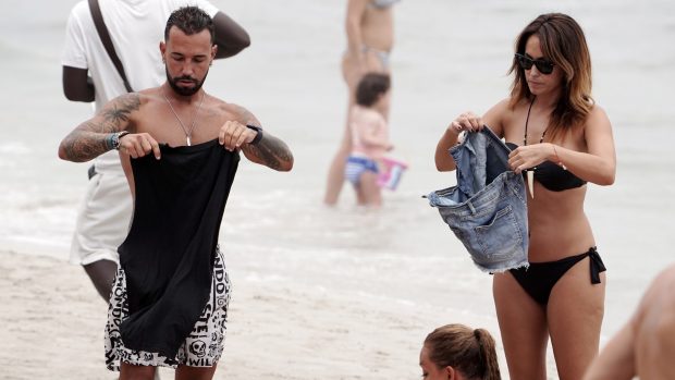 Omar Sánchez y Raquel Lozano de vacaciones / Gtres