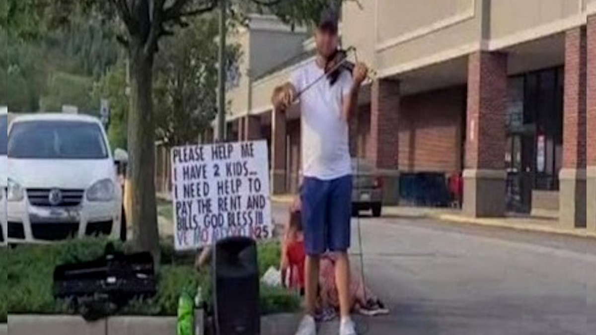 falsos músicos fingen tocar el instrumento para solicitar dinero