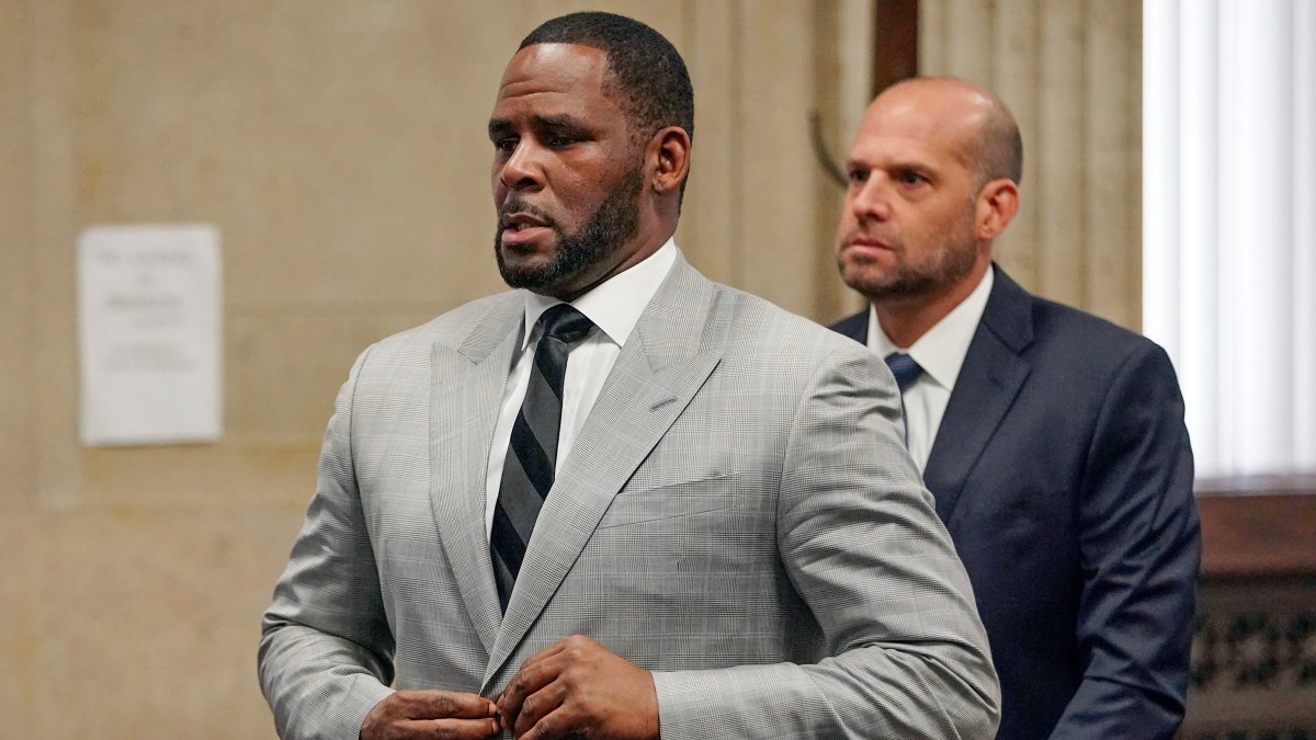 Argumentos de apertura en el juicio contra R. Kelly en Chicago