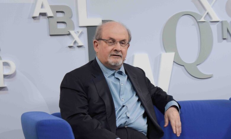 Acusado de atacar a Rushdie sorprendido de que el escritor siga vivo