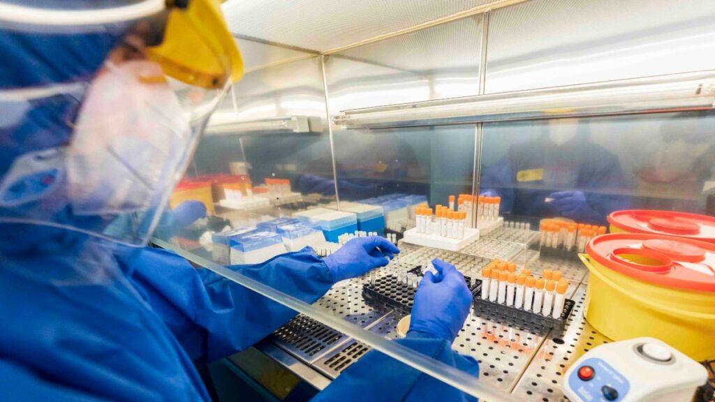 Preocupante dos nuevas variantes de Ómicron ante su ligera propagación