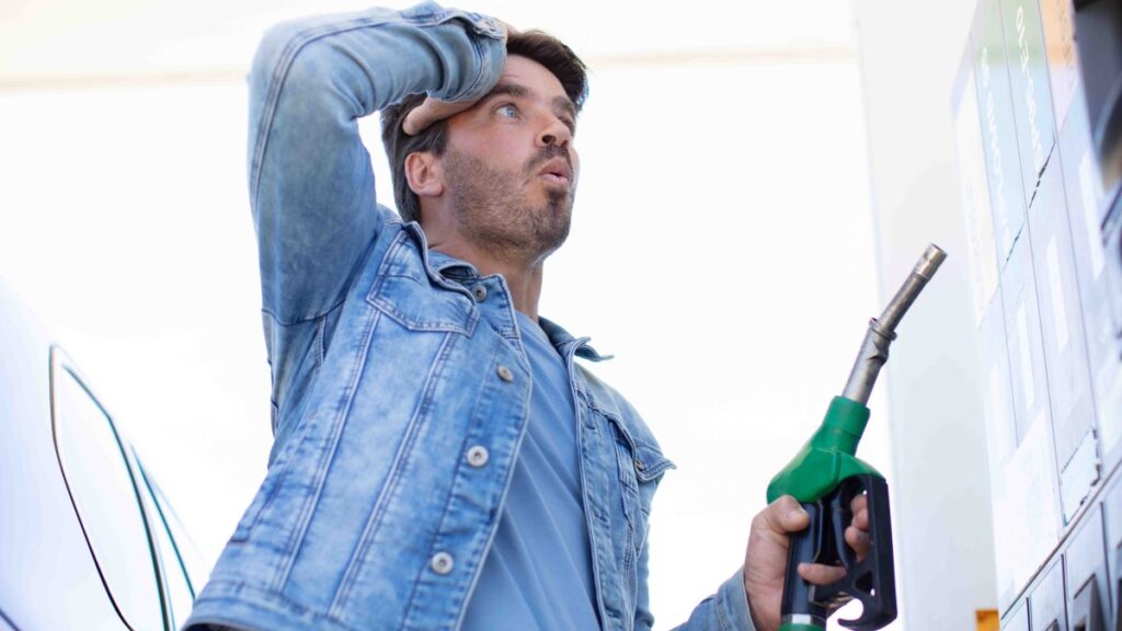 Precios de la gasolina podrían volver a subir, según expertos