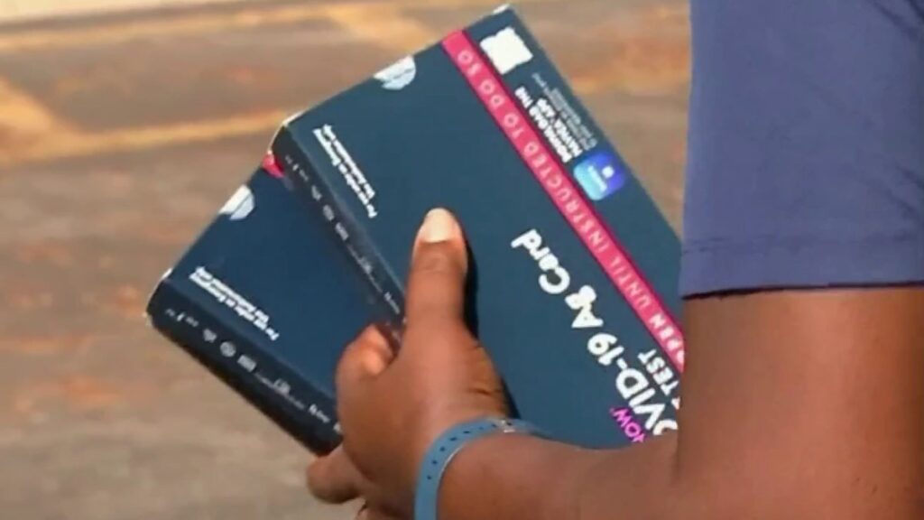 ¿Se venció mi prueba casera de COVID-19? Aquí cómo verificarla y cuánto tiempo dice la FDA que debe durar tu kit