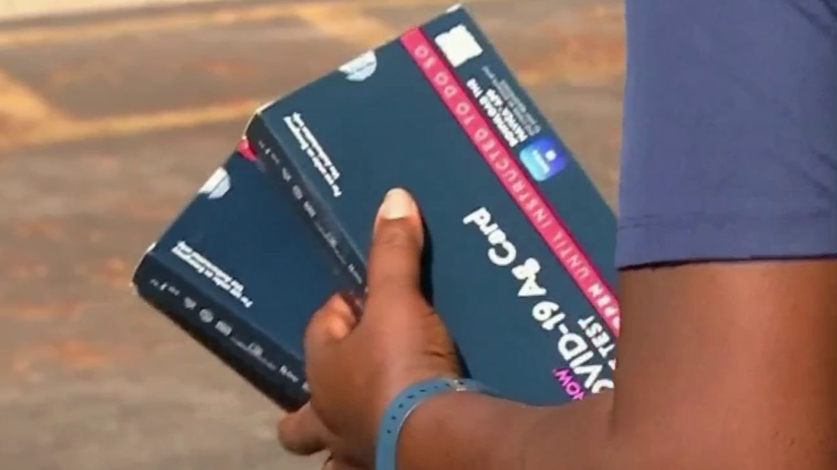 ¿Se venció mi prueba casera de COVID-19? Aquí cómo verificarla y cuánto tiempo dice la FDA que debe durar tu kit