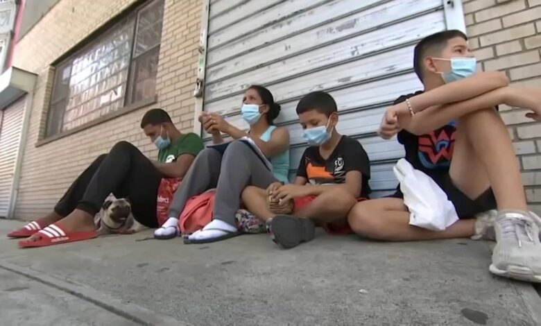 Nueva York brindará educación a niños inmigrantes que llegan de Texas con los “brazos abiertos”