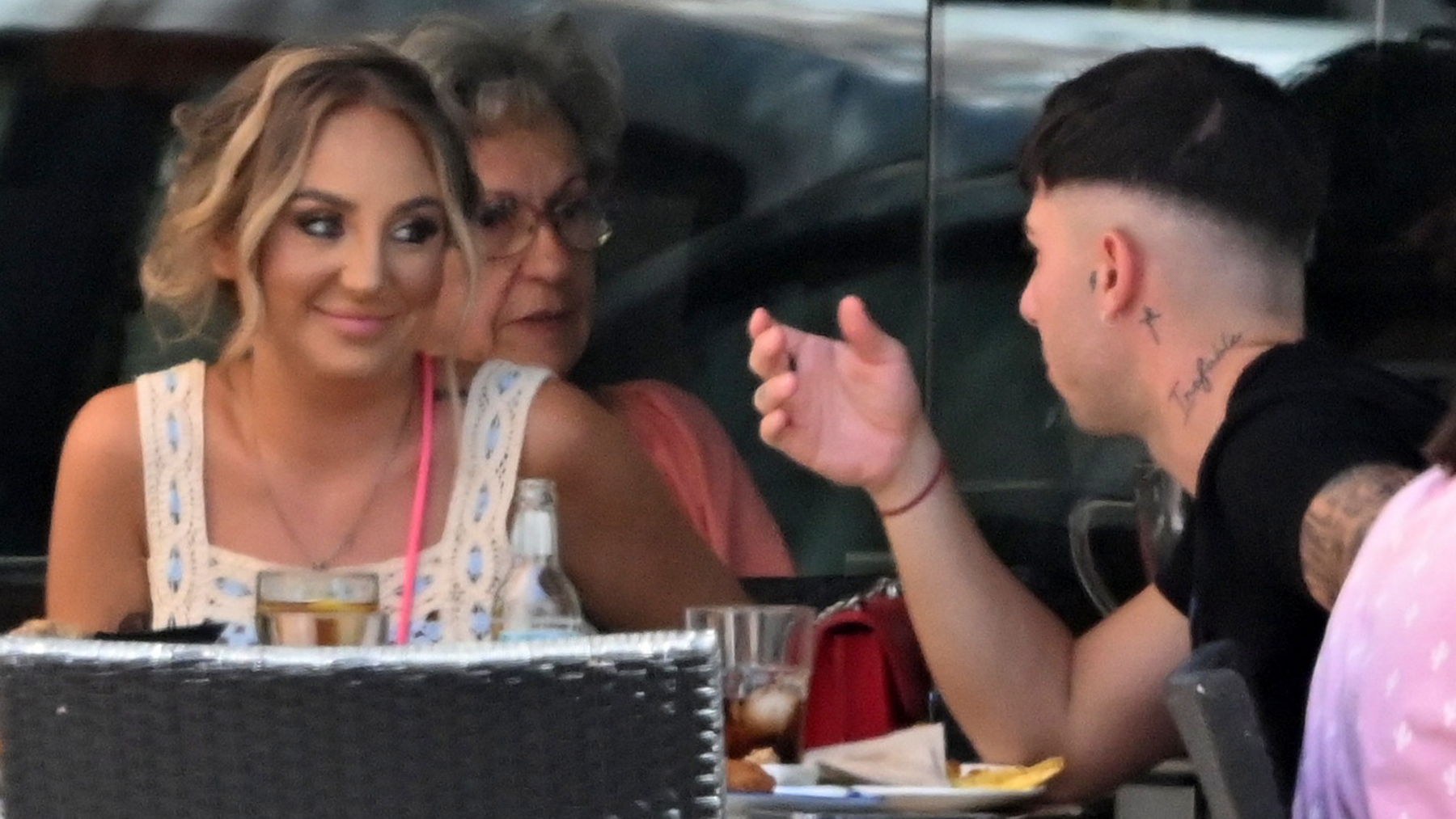 Rocío Flores y Manuel Bedmar ponen fin a su supuesta crisis a golpe de romanticismo