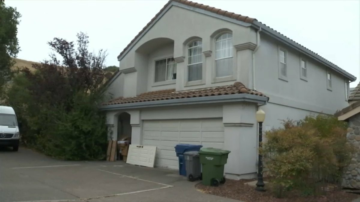 vivió junto al cadáver de su madre por más de un año en una vivienda en Petaluma
