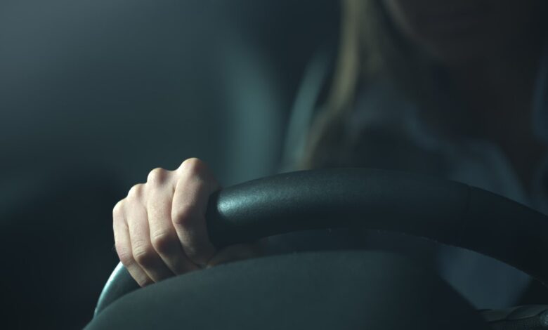 Mujer condujo de Providence a Mass. con un extraño casi desnudo en el asiento trasero