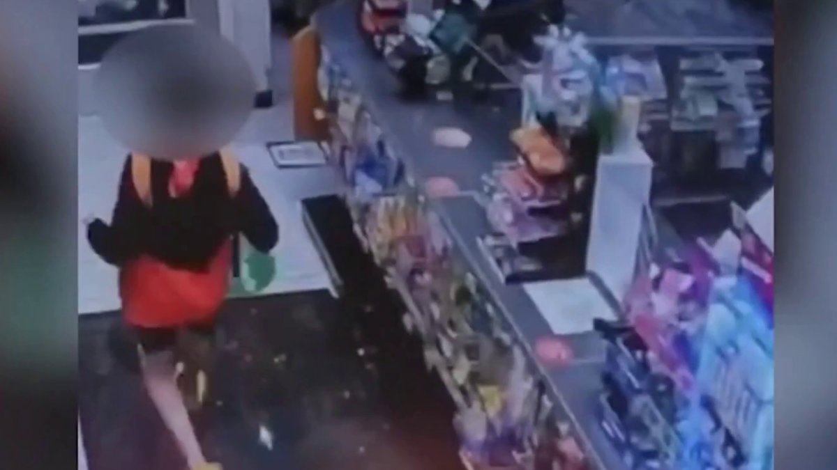 Menor de 11 años grabado mientras cometía robo en Boston