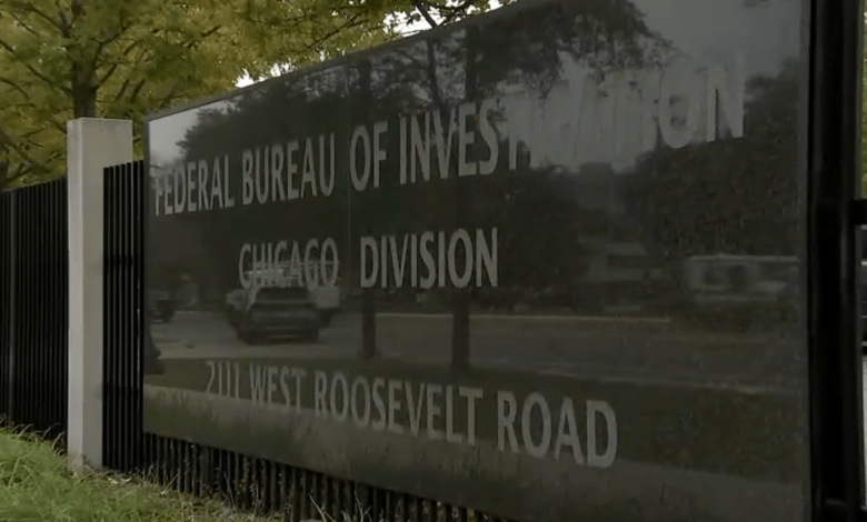 Detienen a hombre que saltó cerca afuera de las oficinas del FBI en Chicago