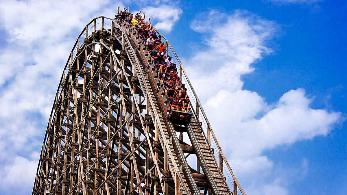 Varias personas sufren heridas en una de las mejores montañas rusas de madera en EEUU