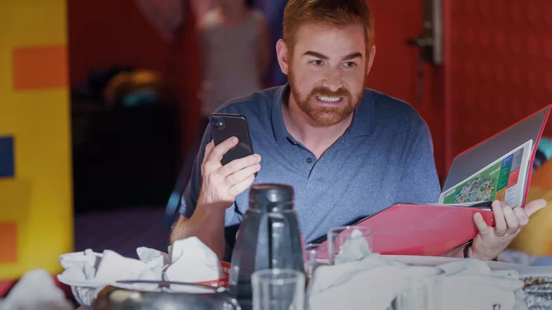 Andrew Santino en Netflix Me Time