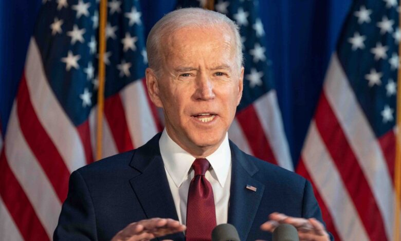 Biden critica el “semifascismo” en campaña inaugural