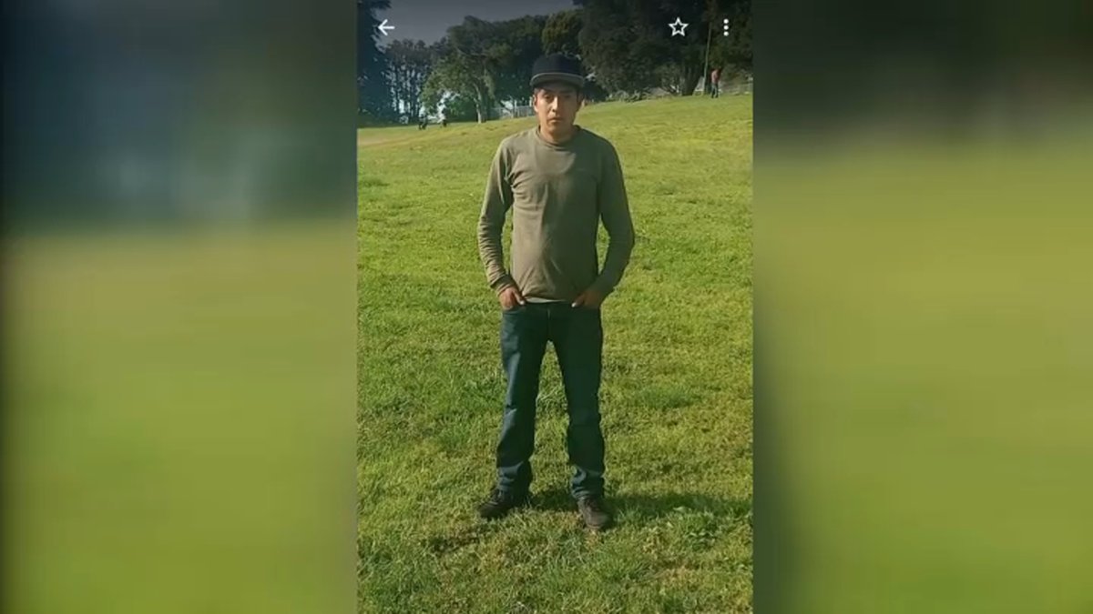 hallan a hispano tirado en la calle en Oakland