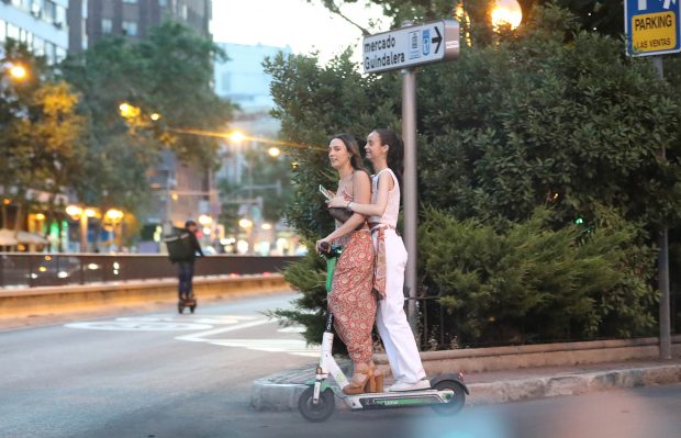 Victoria Federica con un patinete / Gtres