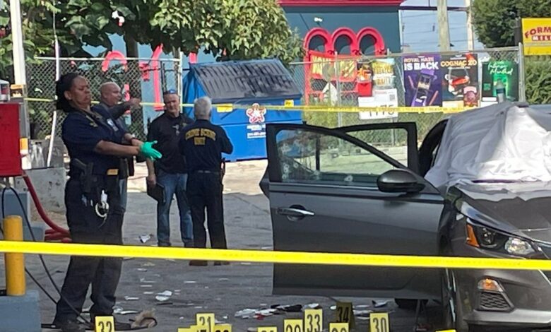 Enmascarados acribillan a padre en camino a llevar a sus hijos a la escuela en gasolinera de Broad street