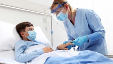 Dudas por COVID-19: ¿cuándo llevar a los niños a la sala de emergencias?