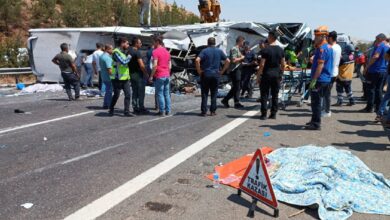 Accidente doble: 16 muertos en Turquía al estrellarse autobús contra otro percance | Video